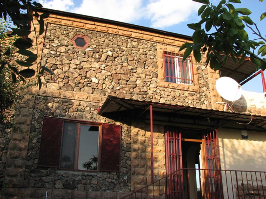 Three Jugs B&B Jrvezh Екстер'єр фото
